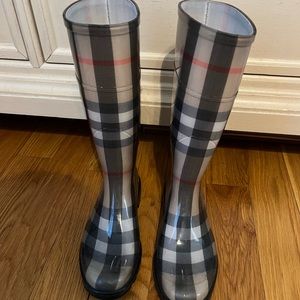 Authentic size 6 Womens Burberry Rain Boots
